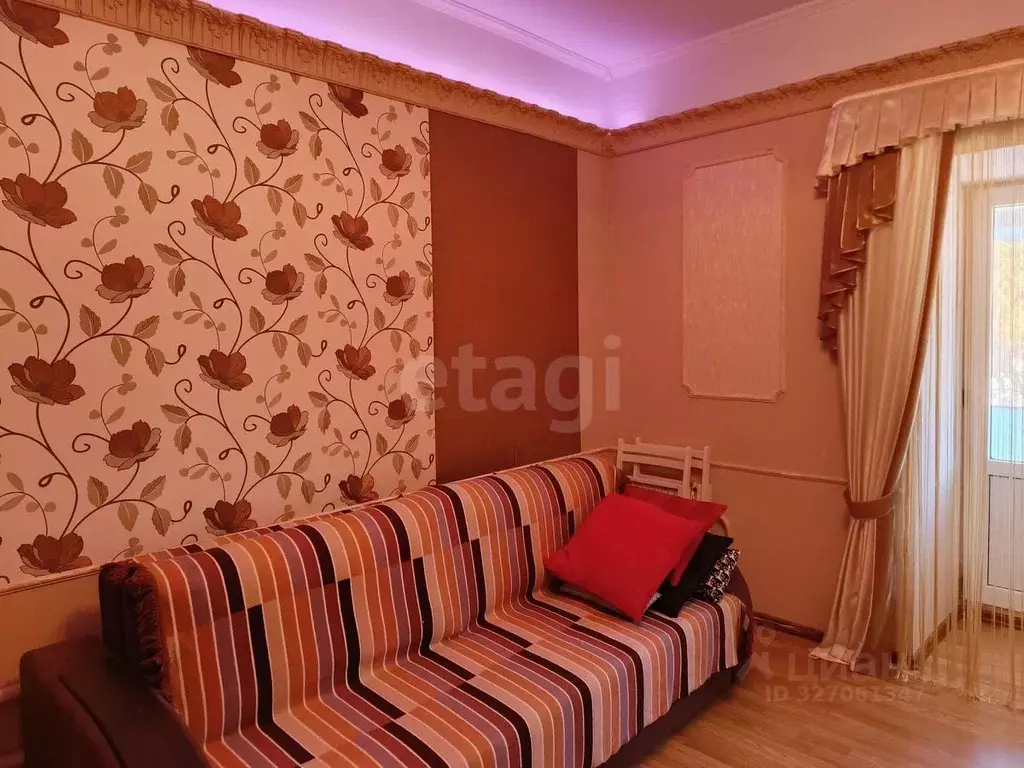 4-к кв. Псковская область, Остров ул. Освобождения, 4 (93.4 м) - Фото 2