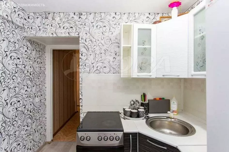 Квартира-студия: Тобольск, 4-й микрорайон, 9Б (50 м) - Фото 1