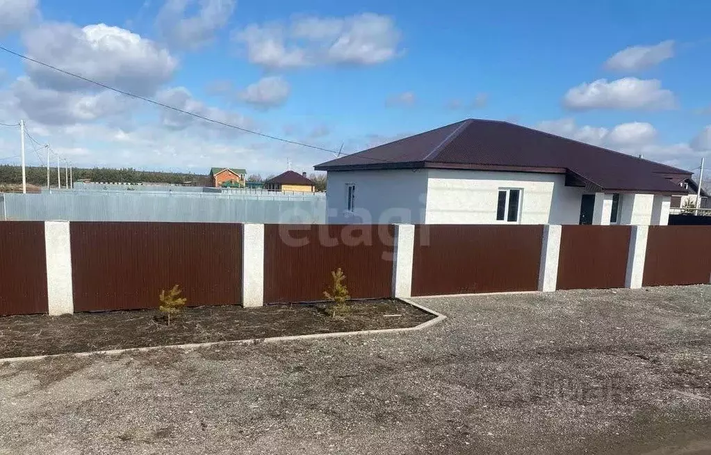 Дом в Ульяновская область, Чердаклинский район, Красноярское с/пос, с. ... - Фото 1