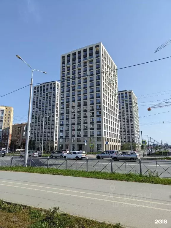 3-к кв. Омская область, Омск ул. Б.Г. Шаронова, 9 (82.0 м) - Фото 2