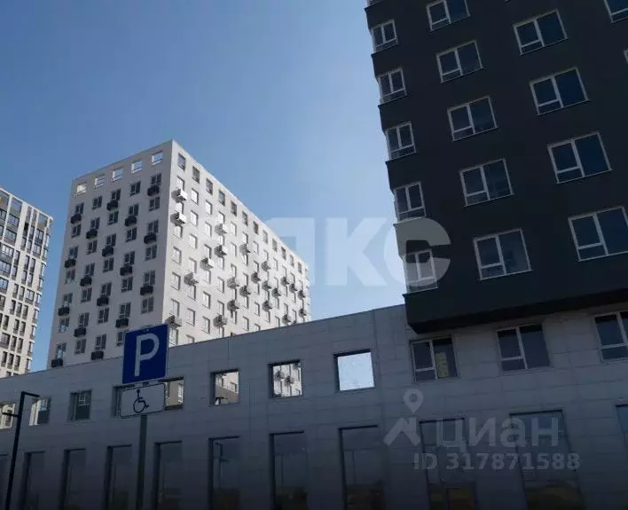 2-к кв. Крым, Симферополь просп. Александра Суворова, 101 (62.0 м) - Фото 0