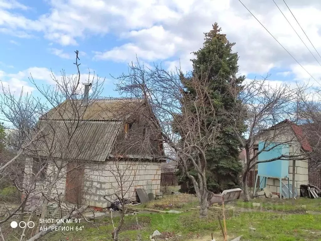 Дом в Саратовская область, Красноармейский район, Луганское ... - Фото 1