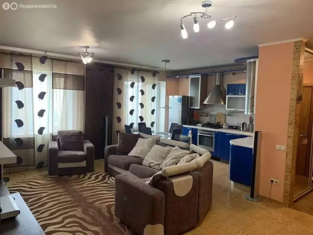 4-комнатная квартира: Новый Уренгой, улица Геологоразведчиков, 12А ... - Фото 2