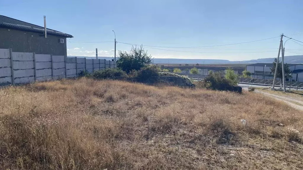 Участок в Крым, Бахчисарайский район, Железнодорожненское с/пос, с. ... - Фото 1