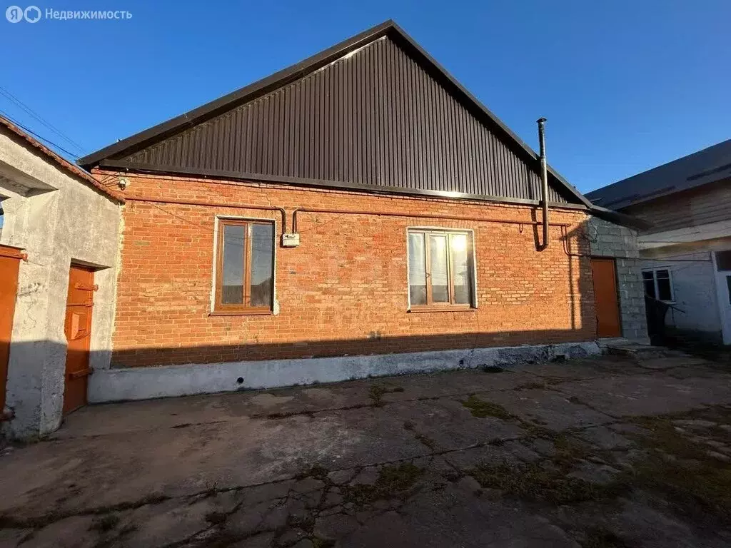 Дом в посёлок городского типа Заводской, улица 10-я Линия (227 м) - Фото 1