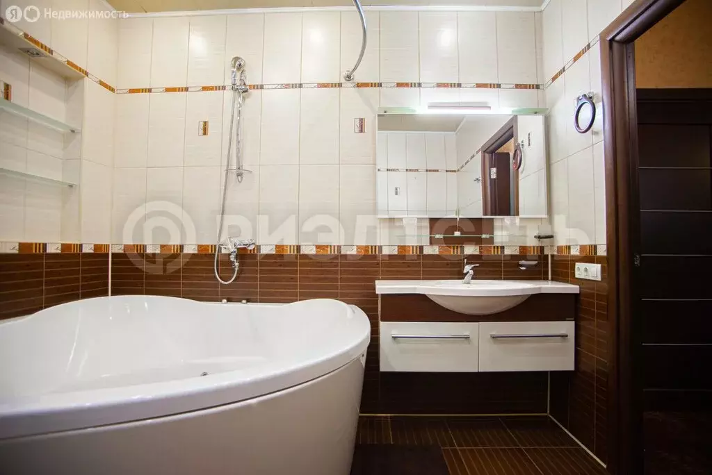 2-комнатная квартира: Мурманск, улица Воровского, 11 (55.6 м) - Фото 1