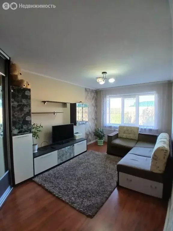 3-комнатная квартира: село Лесниково, микрорайон КГСХА, 6 (62.8 м) - Фото 1