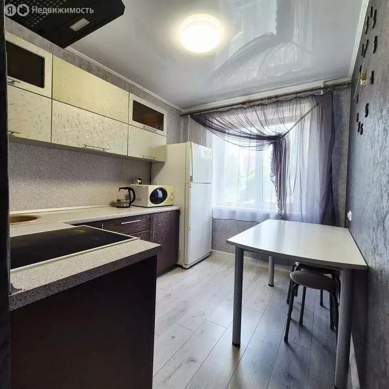 3-комнатная квартира: Тольятти, улица Автостроителей, 9 (66 м) - Фото 1