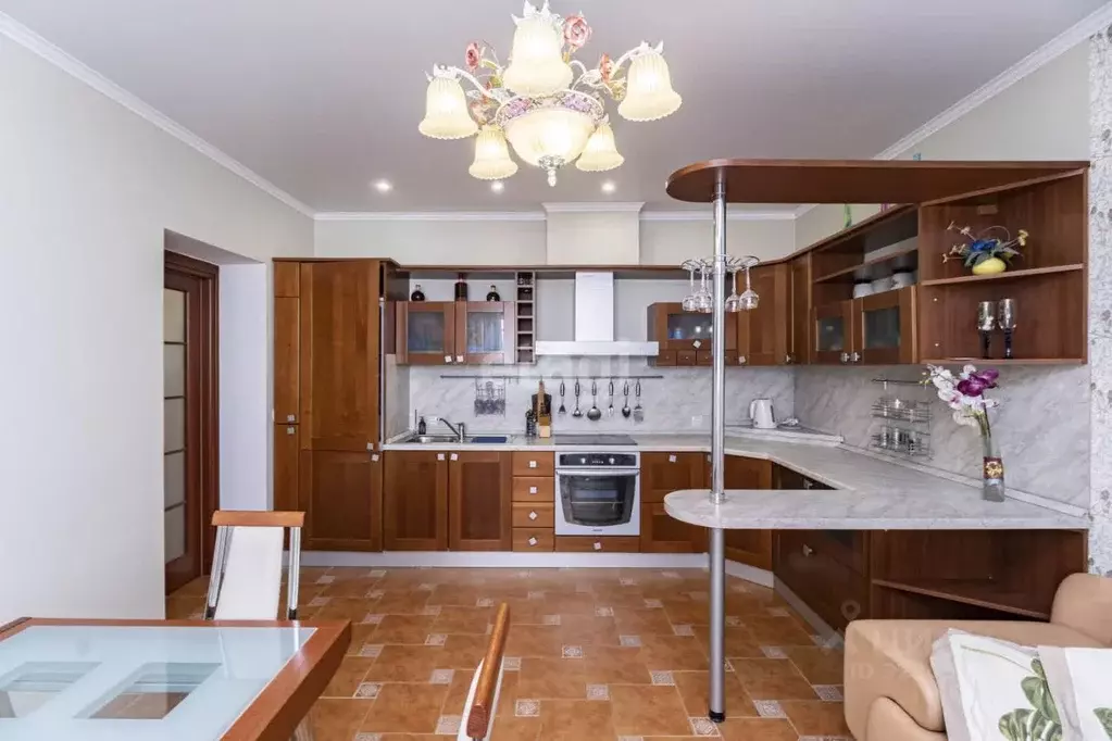 2-к кв. Тюменская область, Тюмень ул. Грибоедова, 13 (84.6 м) - Фото 1