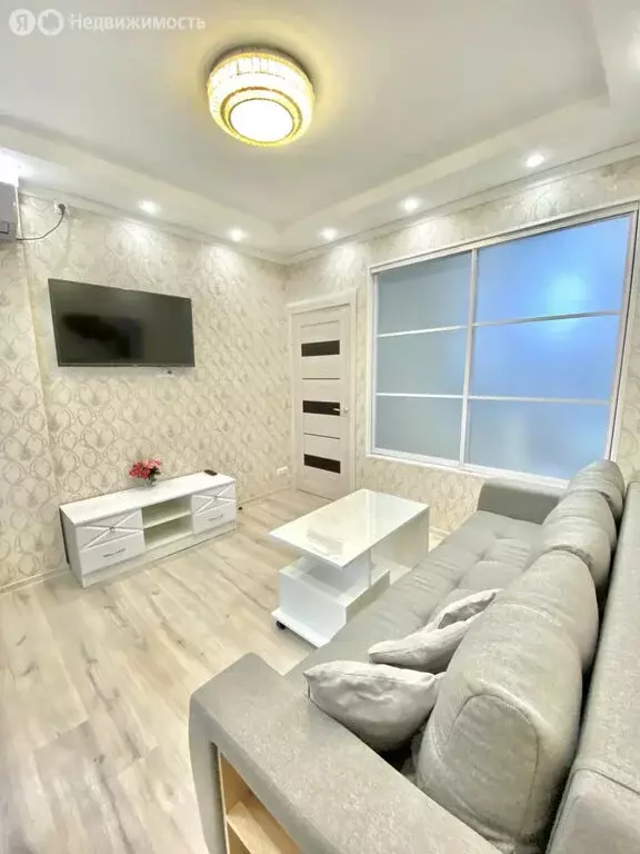2-комнатная квартира: Симферополь, улица Крымской Весны, 10 (40 м) - Фото 1