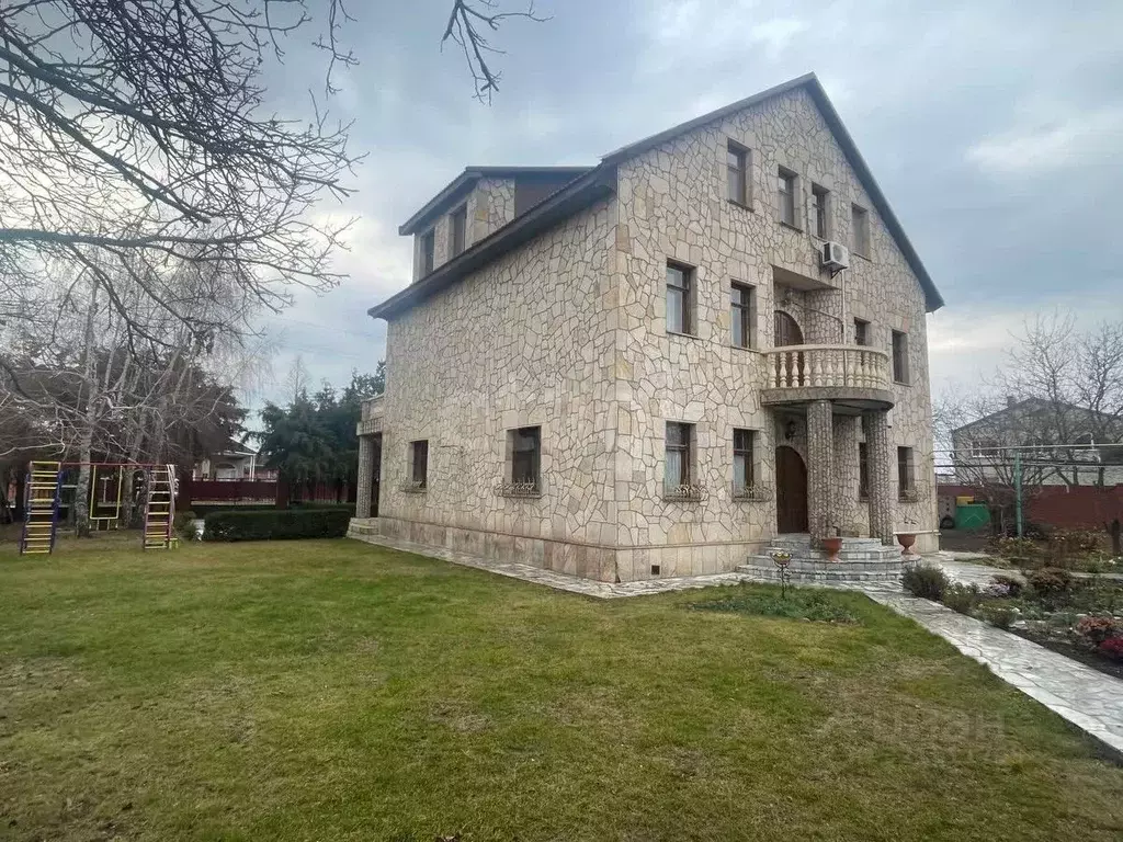 Дом в Краснодарский край, Кущевская ст-ца ул. Зеленая (476 м) - Фото 1