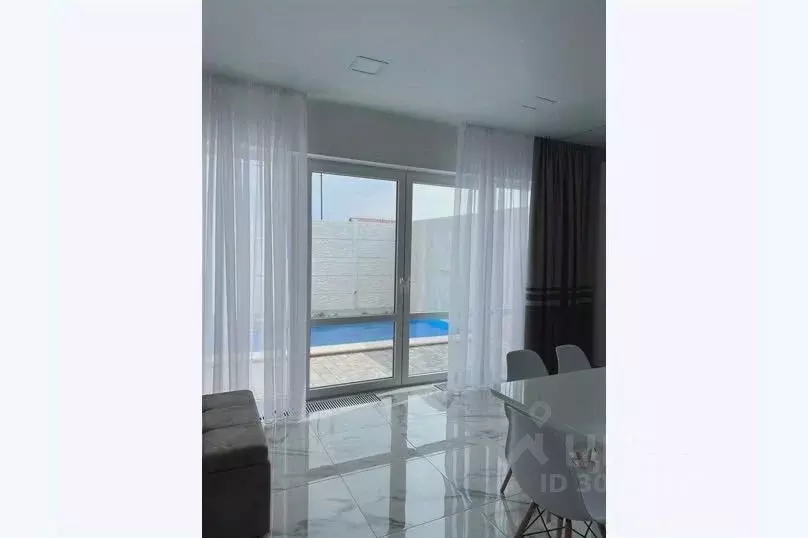 Дом в Крым, Сакский район, с. Уютное ул. Дерюгина, 12 (100 м) - Фото 1