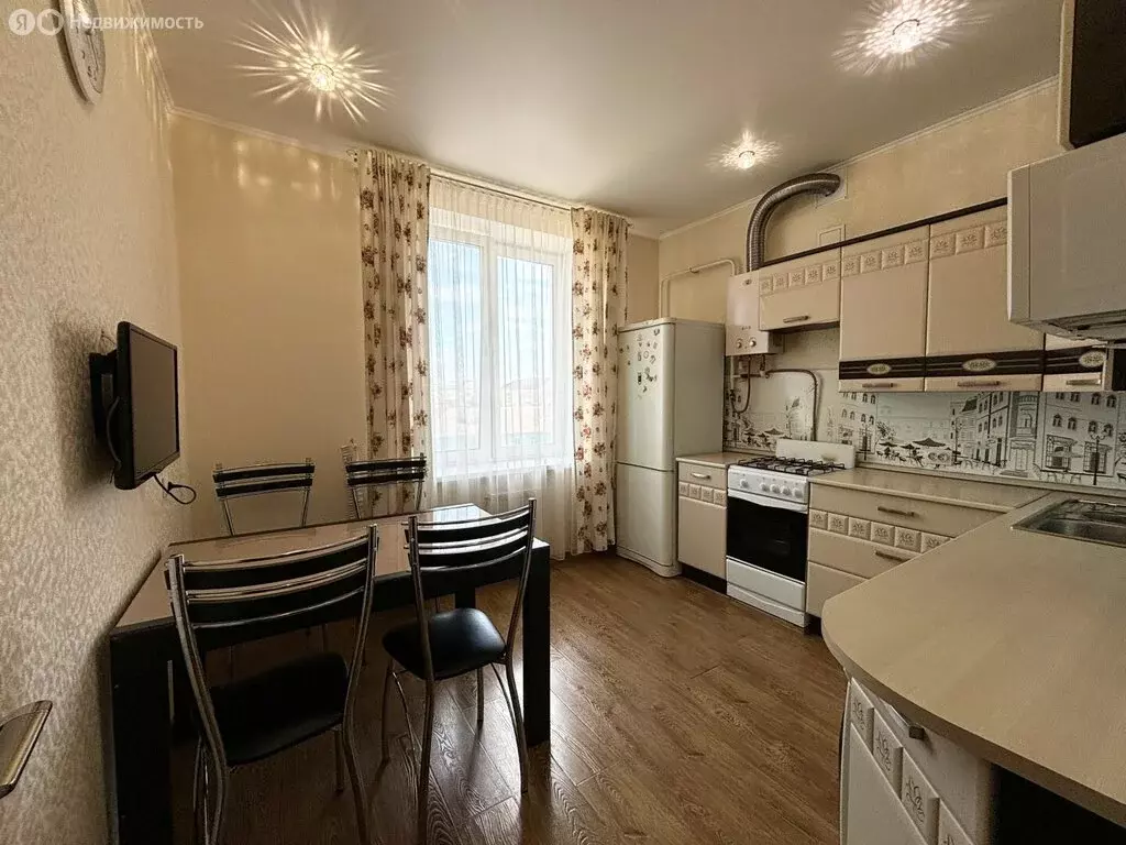 2-комнатная квартира: Октябрьский, улица Свердлова, 5 (52.8 м) - Фото 1