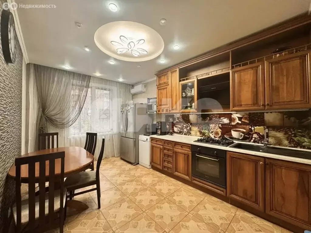 Дом в Нижнекамск, улица Гагарина, 21А (203.8 м) - Фото 1