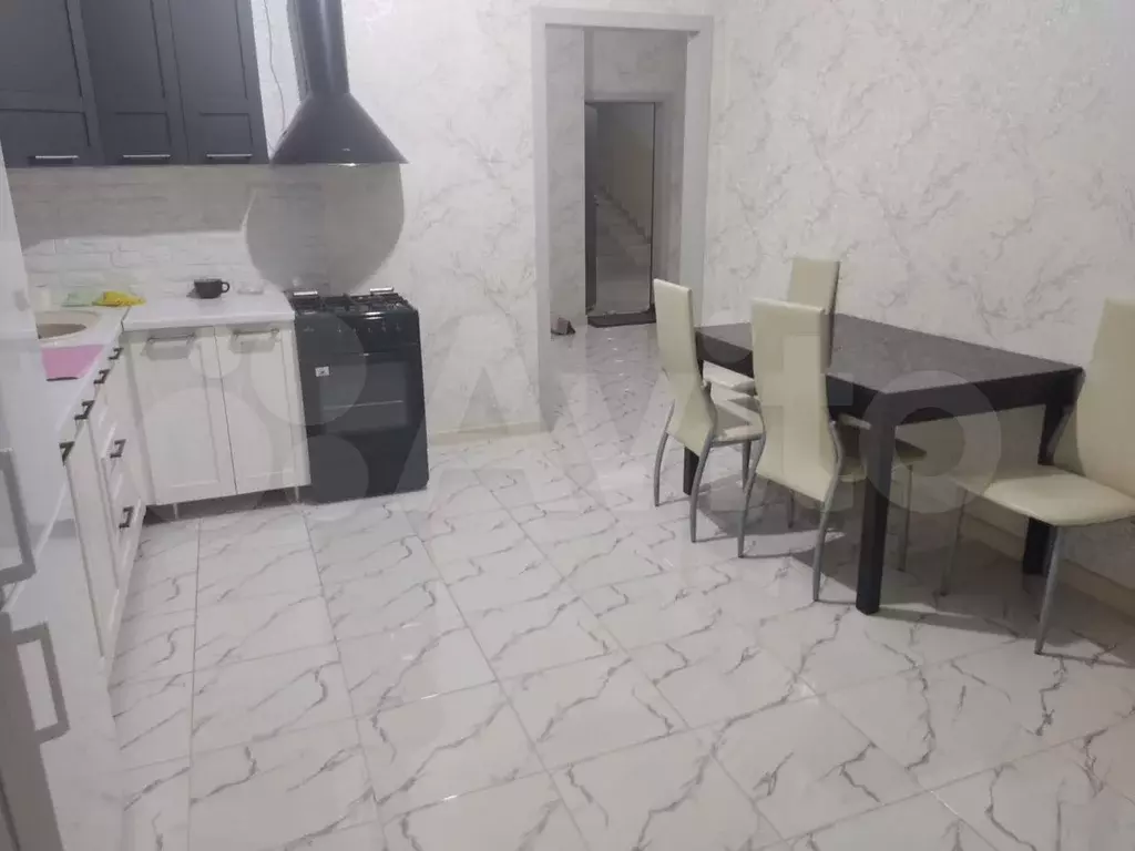 1-к. квартира, 52 м, 2/5 эт. - Фото 0