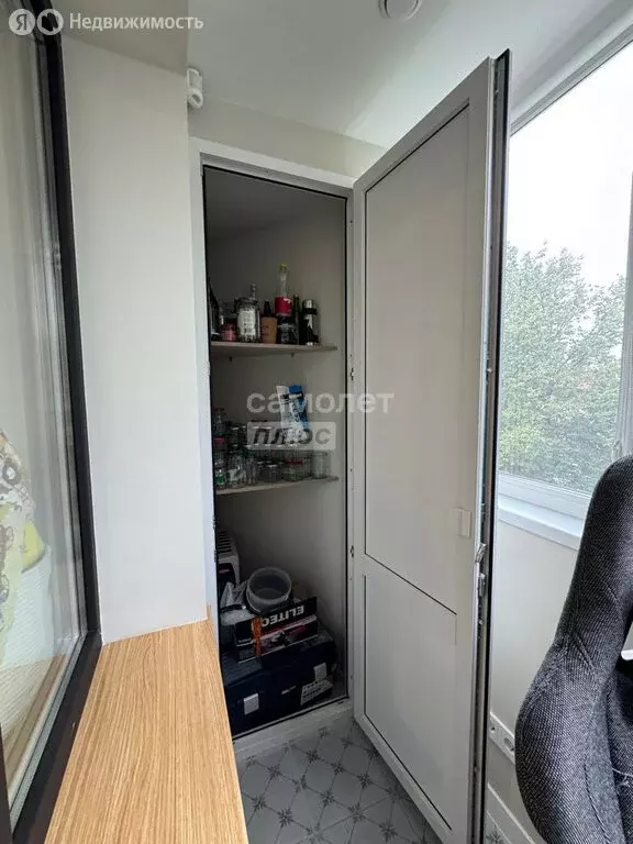 3-комнатная квартира: Киров, улица Воровского, 21А (68 м) - Фото 0