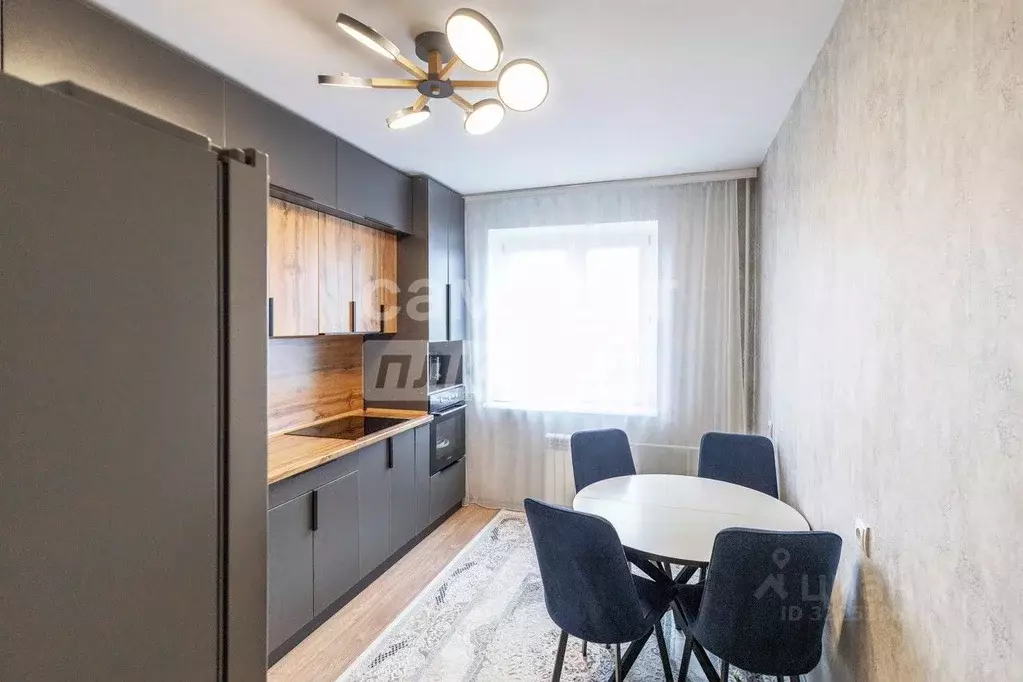 2-к кв. Омская область, Омск ул. Леонида Маслова, 13 (53.8 м) - Фото 0