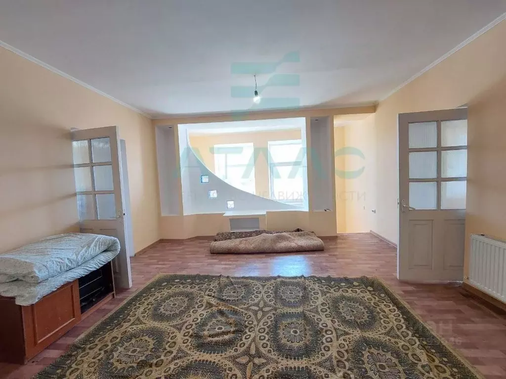 Дом в Крым, Симферопольский район, Гвардейское пгт ул. Первомайская, ... - Фото 1