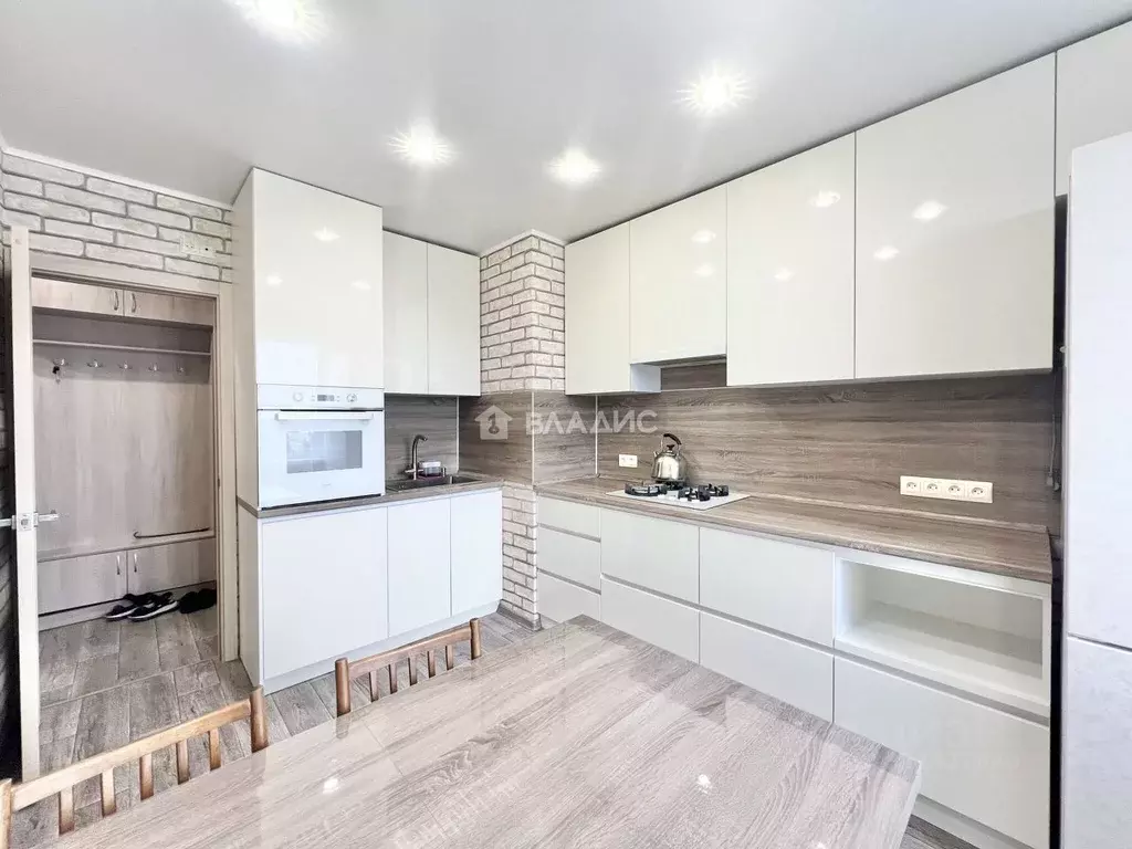 3-к кв. Саратовская область, Балаково ул. Братьев Захаровых, 10 (63.0 ... - Фото 1