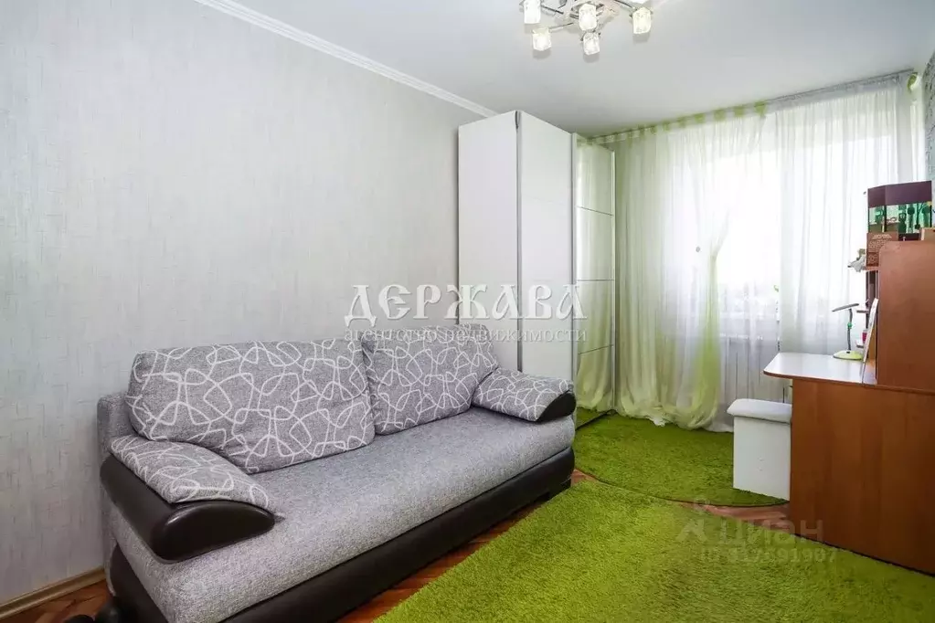 2-к кв. Белгородская область, Старый Оскол Макаренко мкр, 1 (43.52 м) - Фото 0