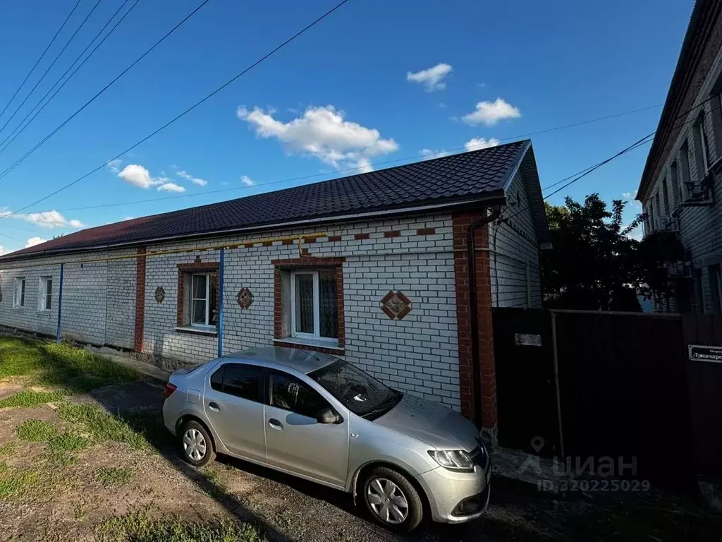 3-к кв. Курская область, Рыльск пер. Луначарского, 61 (89.1 м) - Фото 0