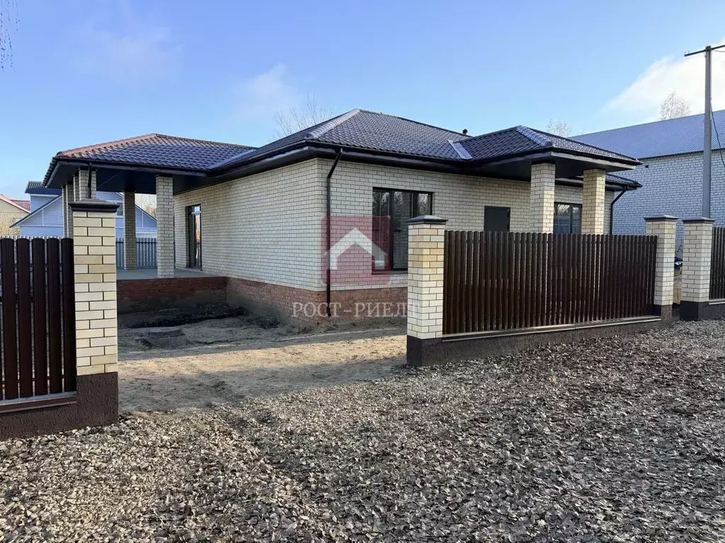 Дом в Саратовская область, с. Усть-Курдюм ул. Комсомольская, 49 (150 ... - Фото 1