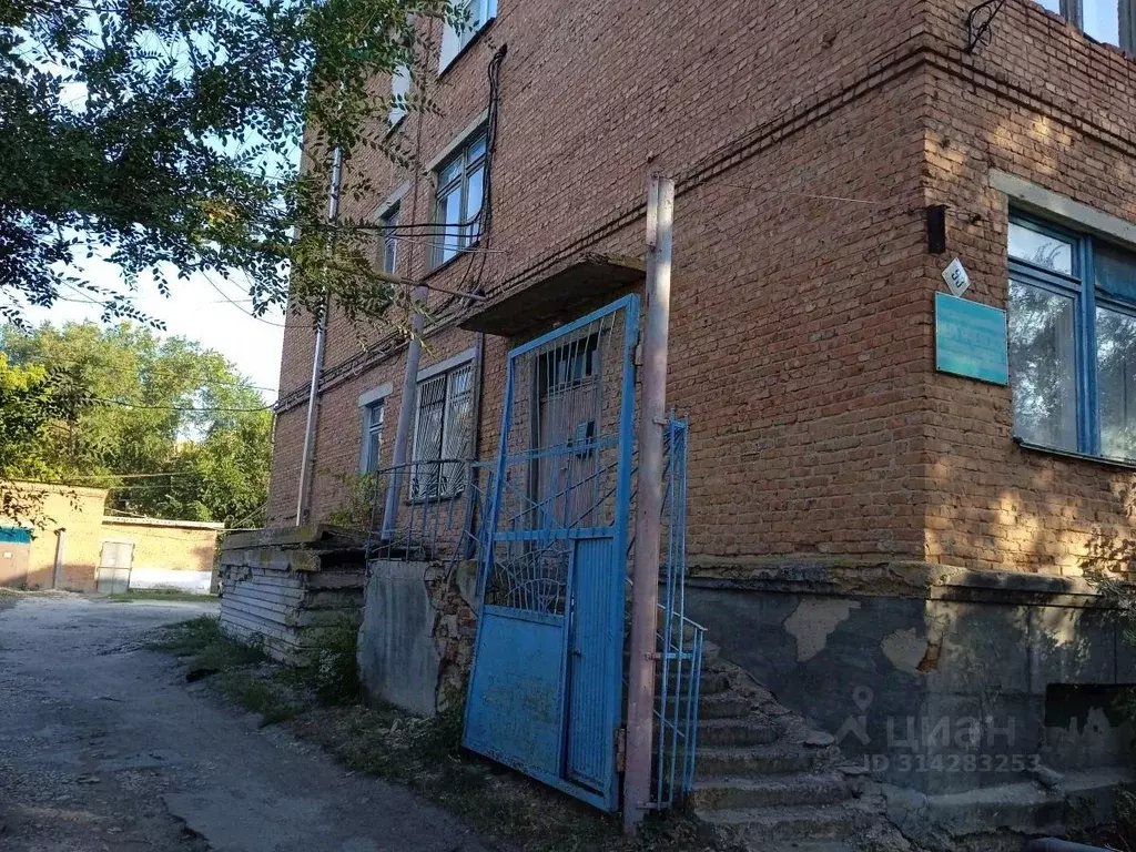 Помещение свободного назначения в Саратовская область, Дергачи рп ул. ... - Фото 1