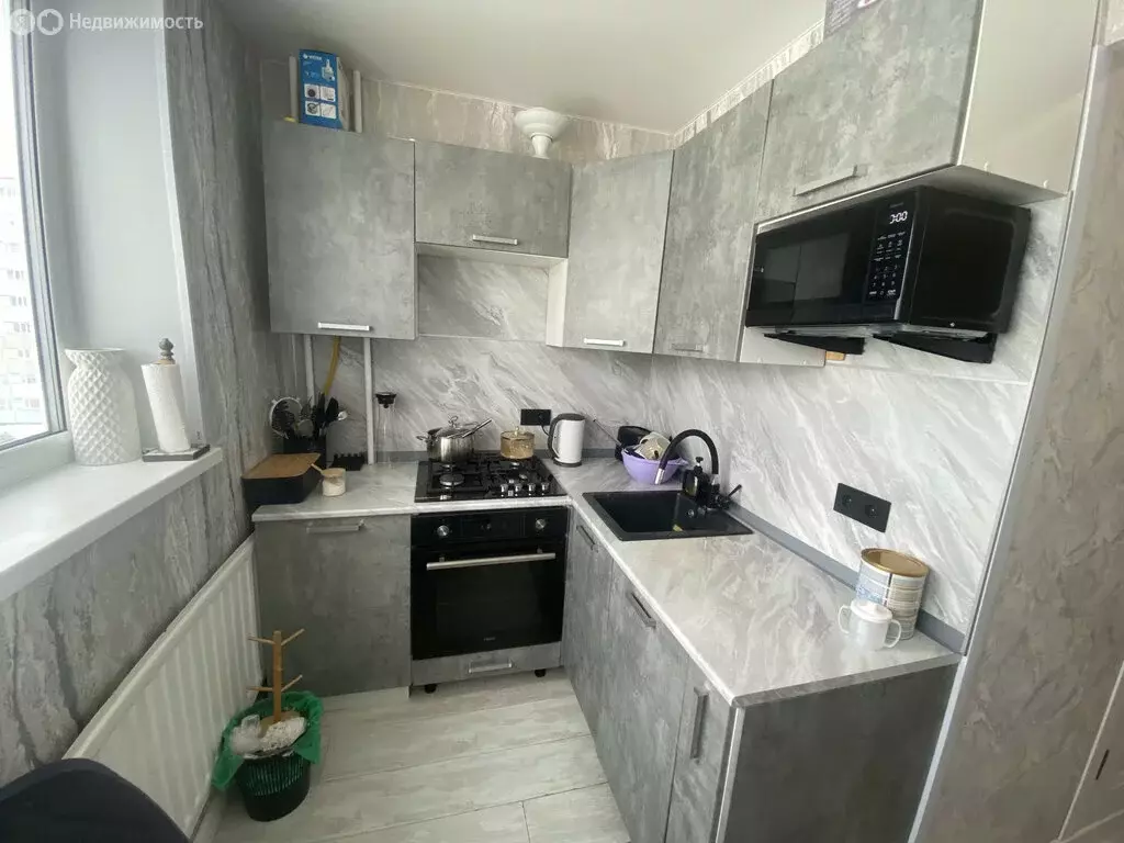 3-комнатная квартира: Новый Уренгой, улица Геологоразведчиков, 8А ... - Фото 2