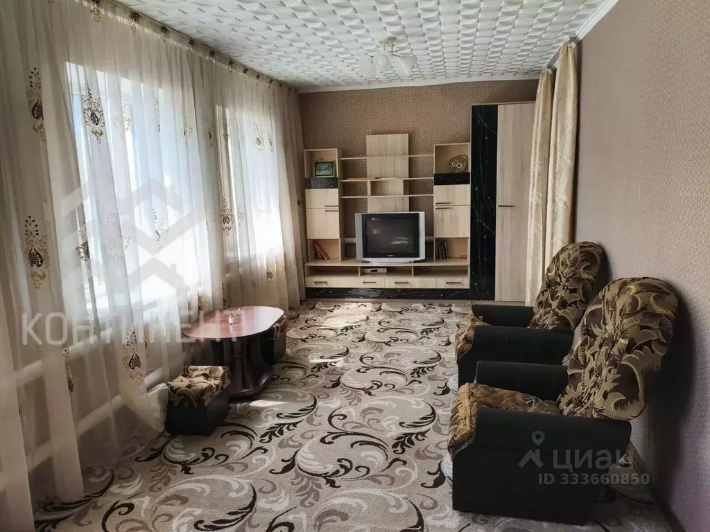 Дом в Крым, Черноморский район, Медведевское с/пос, с. Медведево ул. ... - Фото 1
