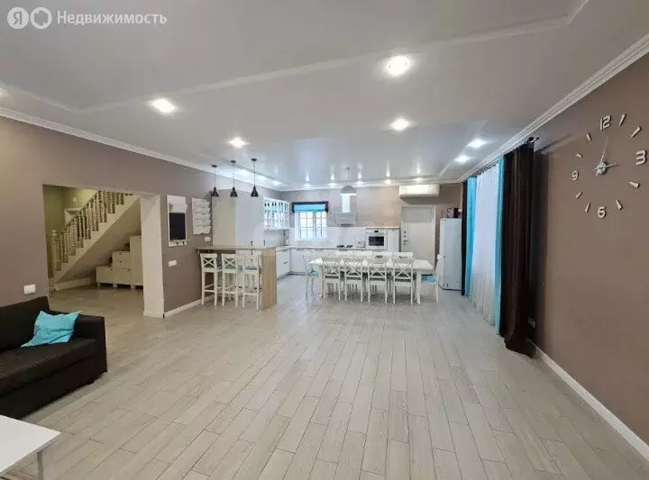Дом в Ялуторовск, Восточная улица (210 м) - Фото 1