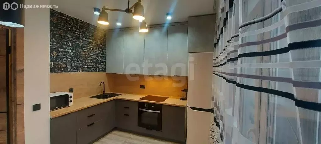 2-комнатная квартира: Благовещенск, улица Чайковского, 100/2 (66.1 м) - Фото 1