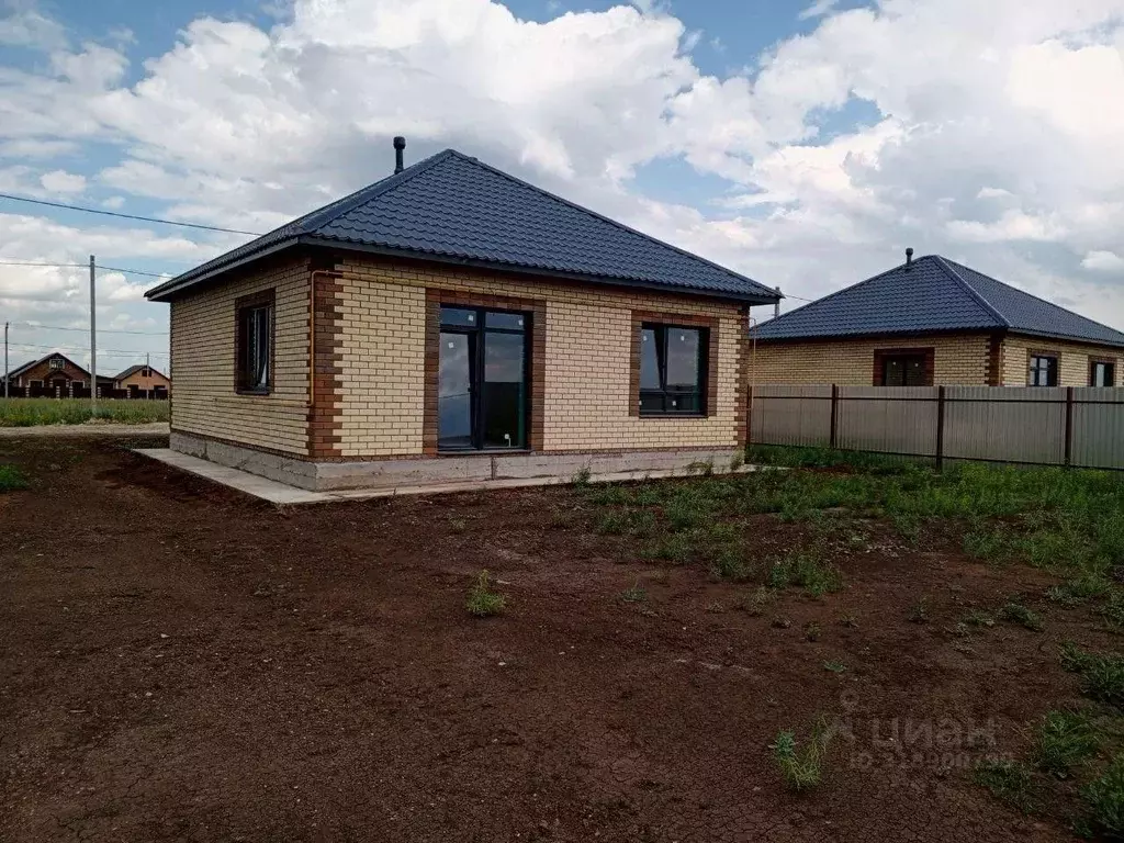 Дом в Оренбургская область, Оренбургский район, с. Благословенка, ... - Фото 1