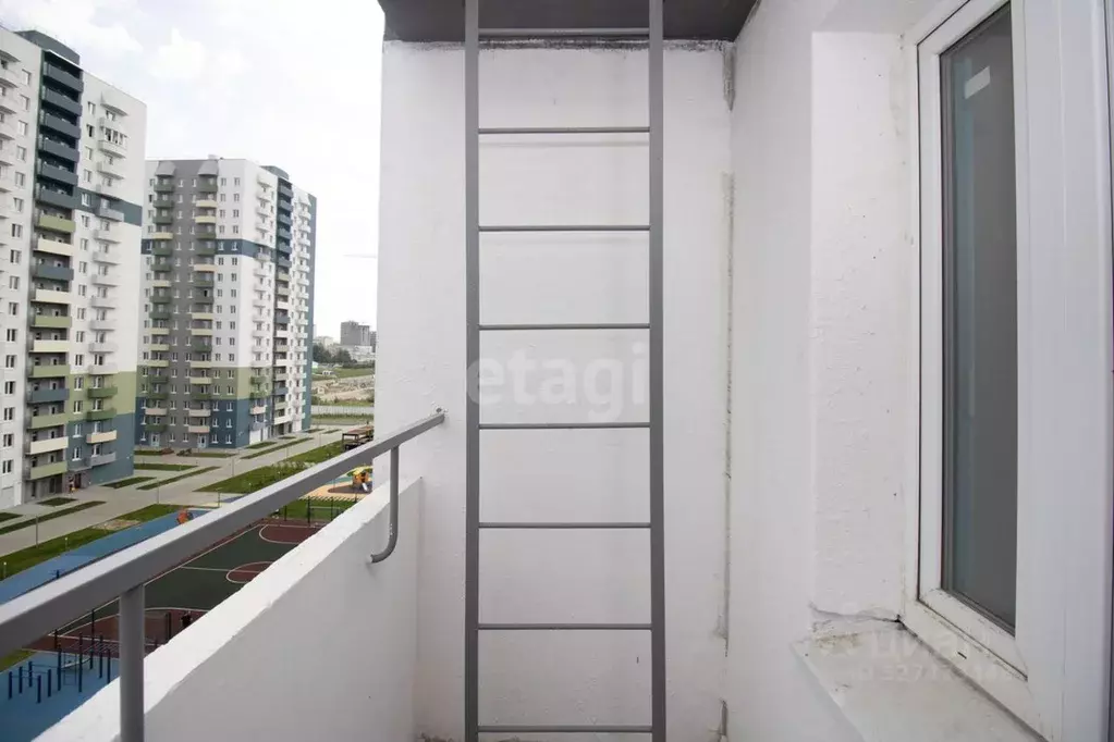 1-к кв. Тюменская область, Тюмень ул. Алексея Леонова, 36 (35.5 м) - Фото 0