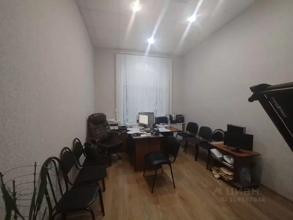 Торговая площадь в Ростовская область, Шахты Садовая ул., 25А (1000 м) - Фото 1