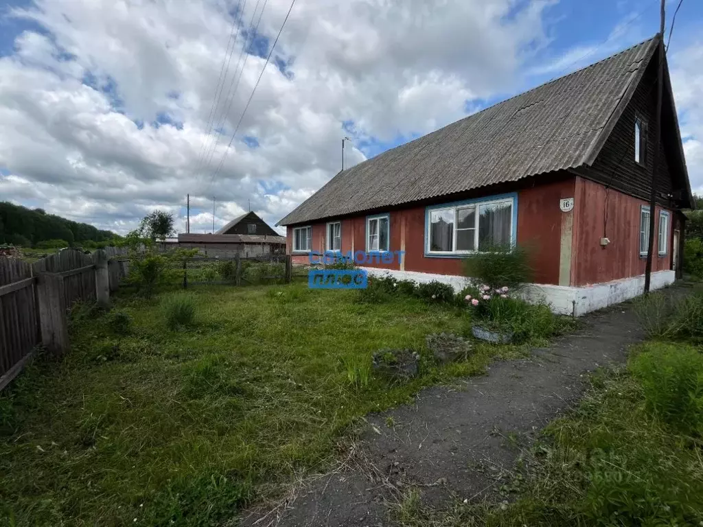 Дом в Алтайский край, Бийский район, с. Светлоозерское ул. Мира, 16 ... - Фото 0