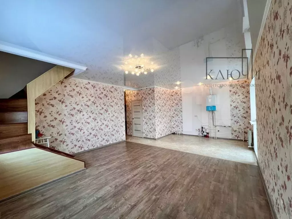 3-к. квартира, 100м, 3/3эт. - Фото 0