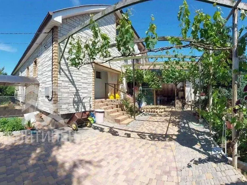 Дом в Крым, Сакский район, с. Орехово ул. Дружбы Народов, 12 (297 м) - Фото 0