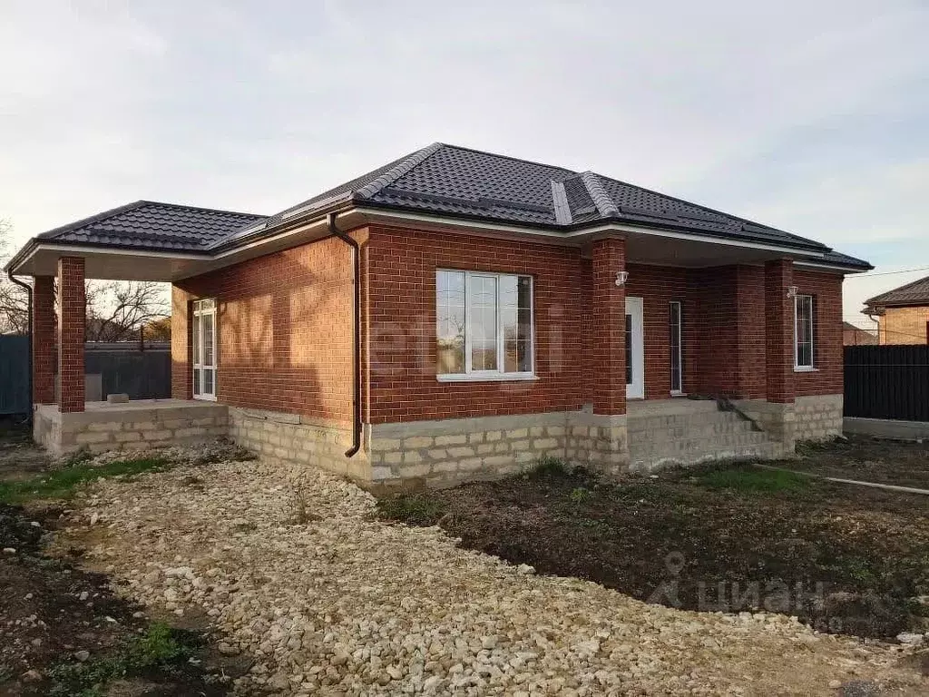 Дом в Ставропольский край, Михайловск Шпаковский район, Октябрьская ... - Фото 1