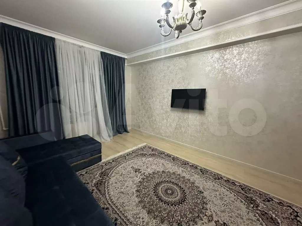 1-к. квартира, 60 м, 1/6 эт. - Фото 1