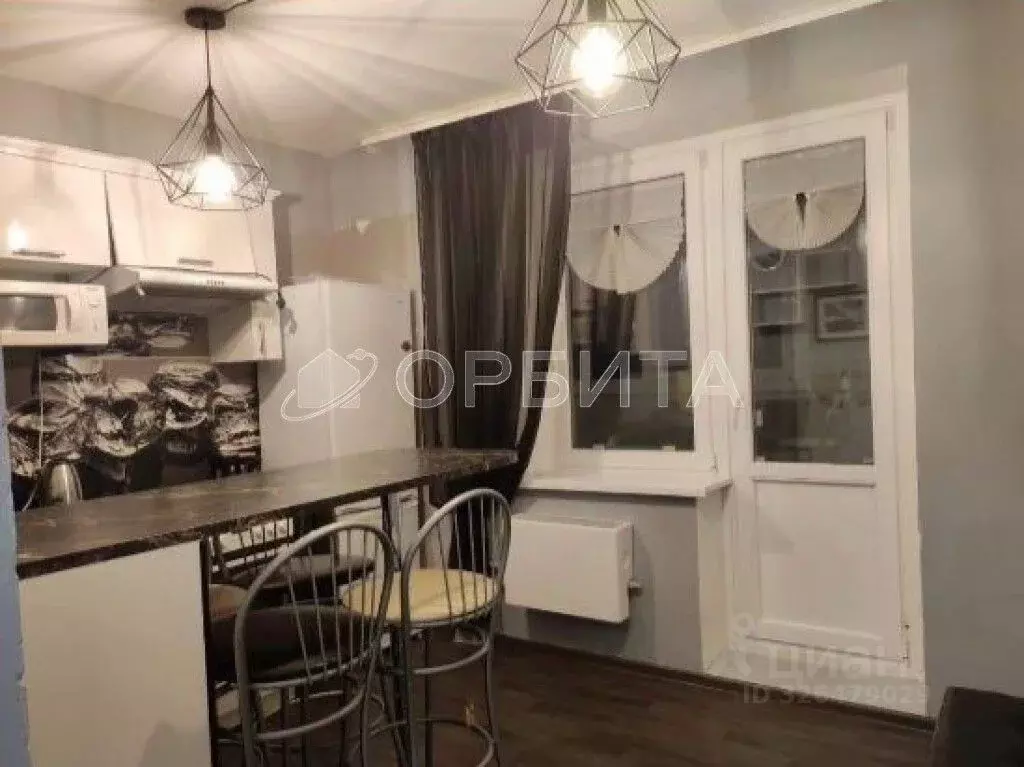 2-к кв. Тюменская область, Тюмень Кремлевская ул., 87 (43.3 м) - Фото 1