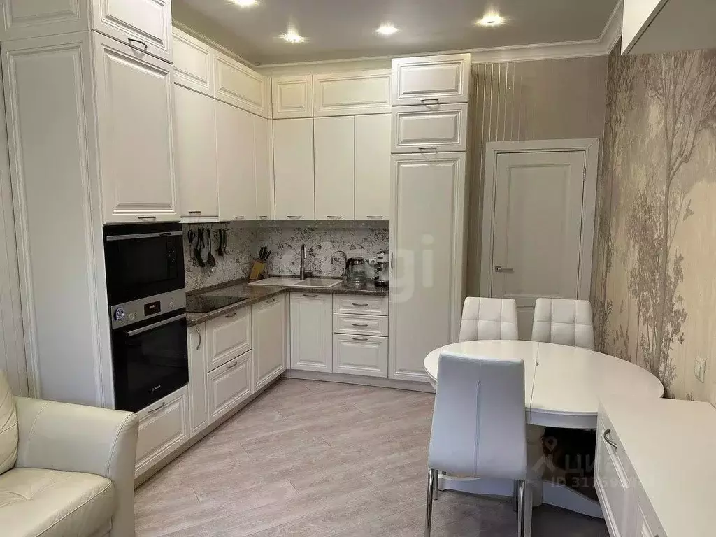 2-к кв. Тюменская область, Тюмень ул. Кузнецова, 15 (82.4 м) - Фото 0