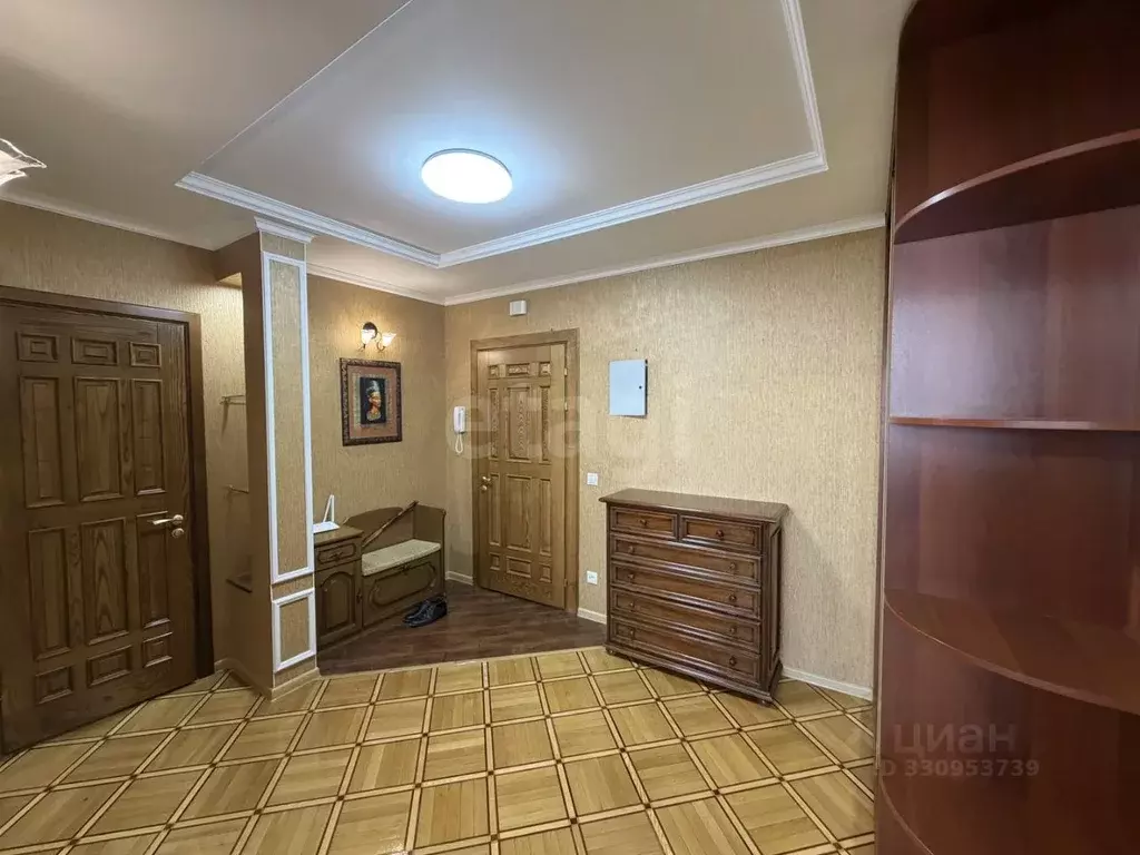 3-к кв. Астраханская область, Астрахань ул. Бабефа, 2 (106.7 м) - Фото 1