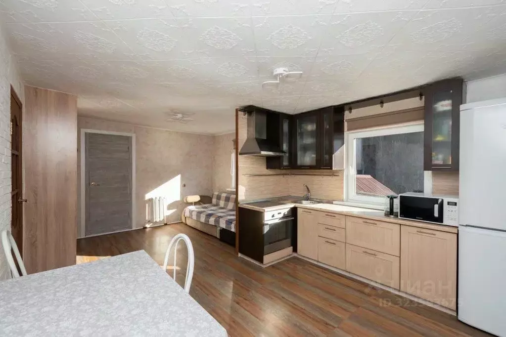 Дом в Иркутская область, Иркутский муниципальный округ, Листвянка рп ... - Фото 1