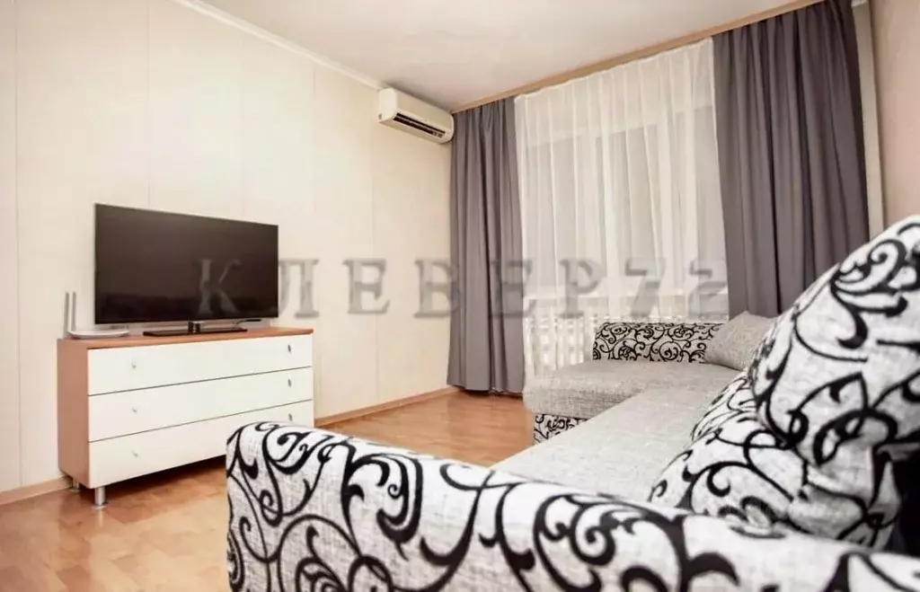 3-к кв. Тюменская область, Тюмень ул. 50 лет Октября, 76 (82.0 м) - Фото 1