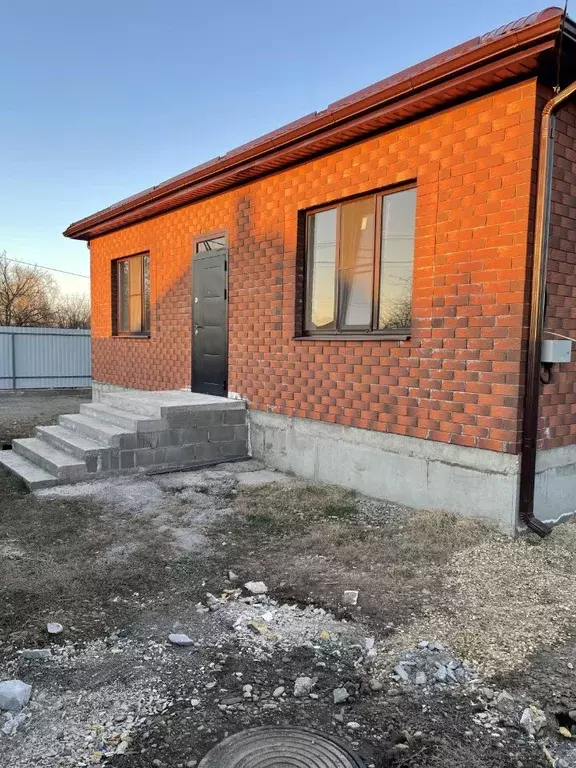 Дом в Краснодарский край, Новокубанск ул. Демьяна Бедного, 74 (100 м) - Фото 1