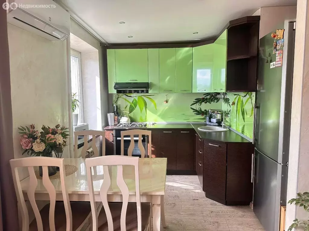3-комнатная квартира: Челябинск, улица Комарова, 112 (57 м) - Фото 0