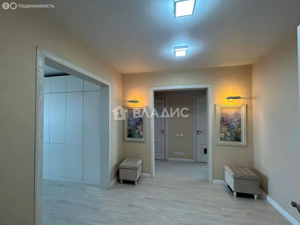 4-комнатная квартира: Южно-Сахалинск, улица Ленина, 327 (97 м) - Фото 1