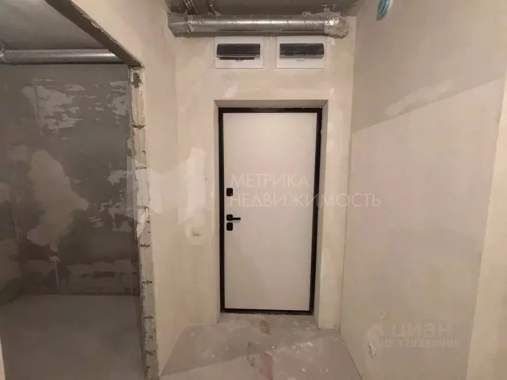 Студия Тюменская область, Тюмень ул. Тимофея Чаркова, 93 (27.7 м) - Фото 1