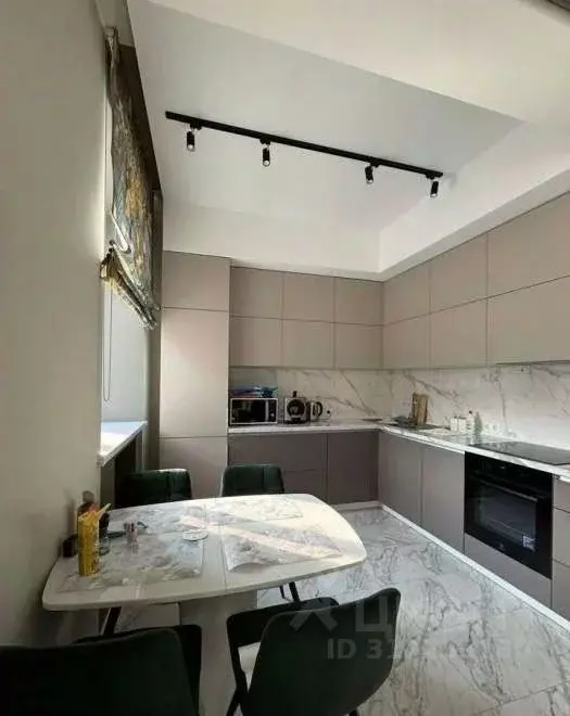 2-к кв. Тюменская область, Тюмень ул. Орджоникидзе, 51 (65.0 м) - Фото 0