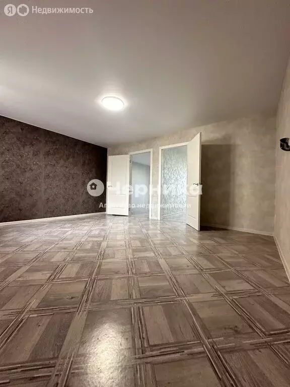 3-комнатная квартира: Каменск-Шахтинский, улица Комарова, 14 (61 м) - Фото 1